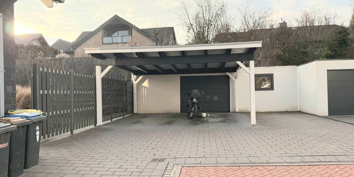 Carport und Garage
